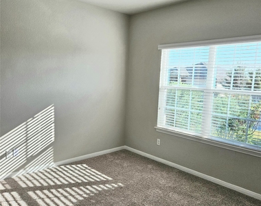 613 Donegal Ln - Photo Thumbnail 5
