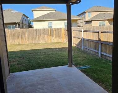 613 Donegal Ln - Photo Thumbnail 16
