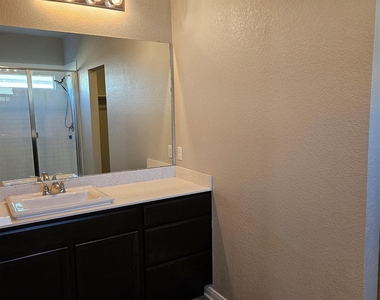 613 Donegal Ln - Photo Thumbnail 11