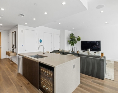 501 West Ave - Photo Thumbnail 8