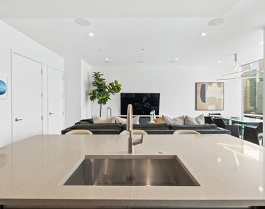501 West Ave - Photo Thumbnail 7