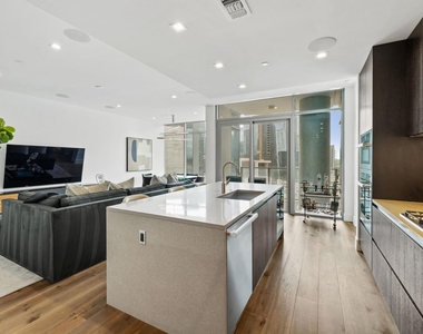501 West Ave - Photo Thumbnail 5