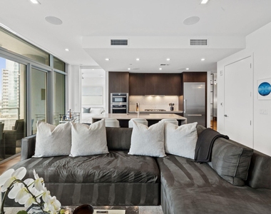 501 West Ave - Photo Thumbnail 10