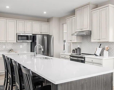 2202 Campbell Hill Way - Photo Thumbnail 4