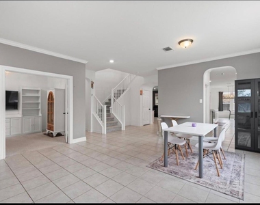 1201 Euless Ln - Photo Thumbnail 3