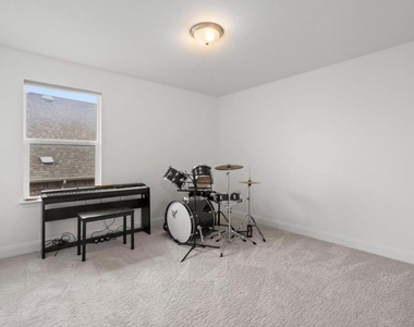 1201 Euless Ln - Photo Thumbnail 19