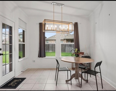 1201 Euless Ln - Photo Thumbnail 12