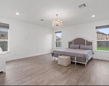 1201 Euless Ln - Photo Thumbnail 13