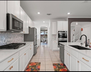 1201 Euless Ln - Photo Thumbnail 10