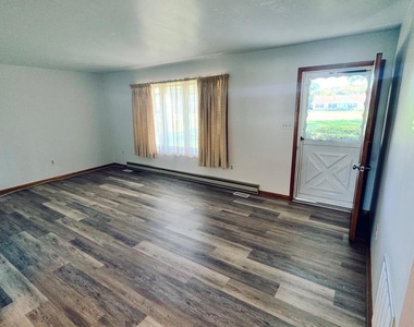 1110 Corky Drive - Photo Thumbnail 9