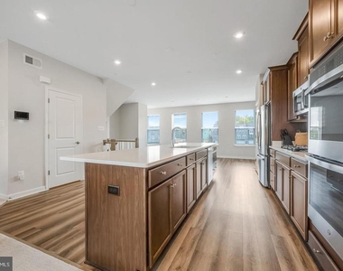10303 Alta Place - Photo Thumbnail 2