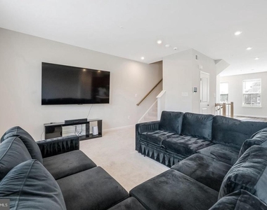 10303 Alta Place - Photo Thumbnail 10