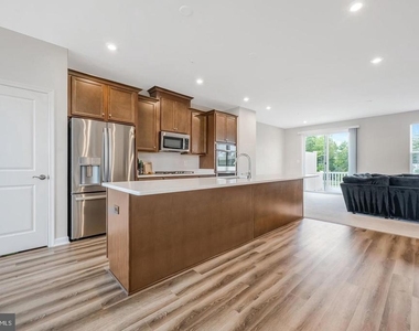 10303 Alta Place - Photo Thumbnail 8