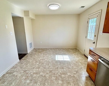 405 Carroll Street - Photo Thumbnail 4