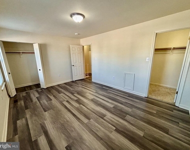 405 Carroll Street - Photo Thumbnail 12