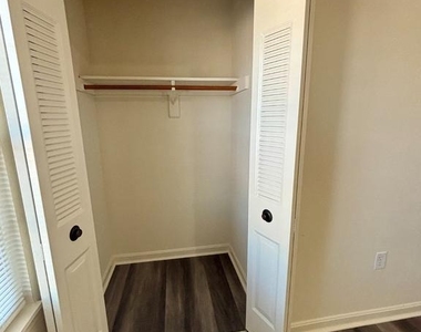 405 Carroll Street - Photo Thumbnail 14