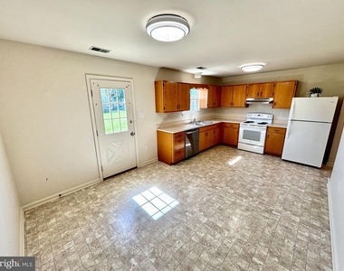 405 Carroll Street - Photo Thumbnail 2