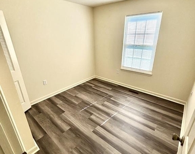 405 Carroll Street - Photo Thumbnail 15