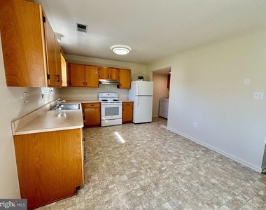 405 Carroll Street - Photo Thumbnail 1