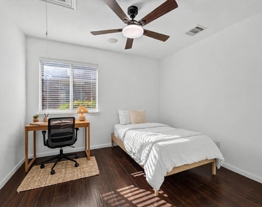 2113 Pearson Way - Photo Thumbnail 20