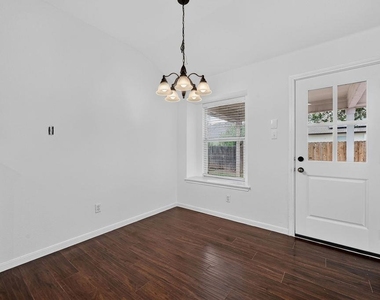 2113 Pearson Way - Photo Thumbnail 10