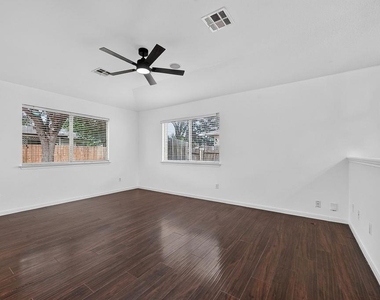 2113 Pearson Way - Photo Thumbnail 4