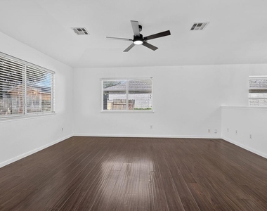 2113 Pearson Way - Photo Thumbnail 6