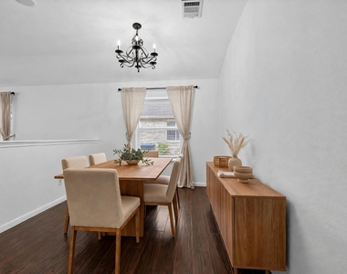 2113 Pearson Way - Photo Thumbnail 8