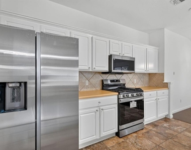 2113 Pearson Way - Photo Thumbnail 11