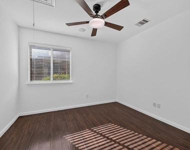 2113 Pearson Way - Photo Thumbnail 21