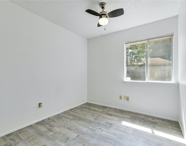 16803 Pocono Dr - Photo Thumbnail 17