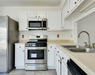 16803 Pocono Dr - Photo Thumbnail 12