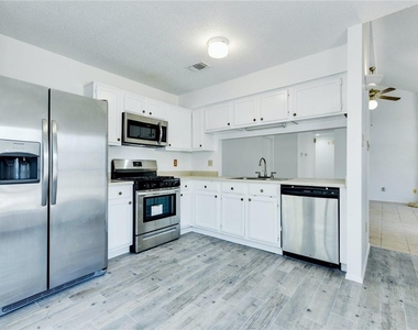 16803 Pocono Dr - Photo Thumbnail 14