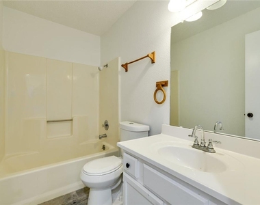 16803 Pocono Dr - Photo Thumbnail 15