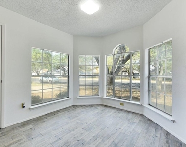 16803 Pocono Dr - Photo Thumbnail 13