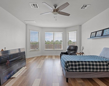 580 Clear Springs Holw - Photo Thumbnail 20