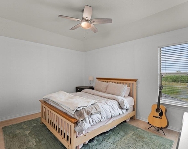 580 Clear Springs Holw - Photo Thumbnail 22