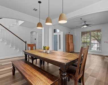 580 Clear Springs Holw - Photo Thumbnail 8