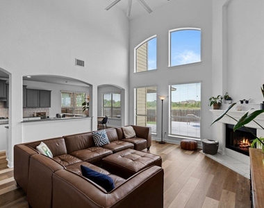 580 Clear Springs Holw - Photo Thumbnail 3