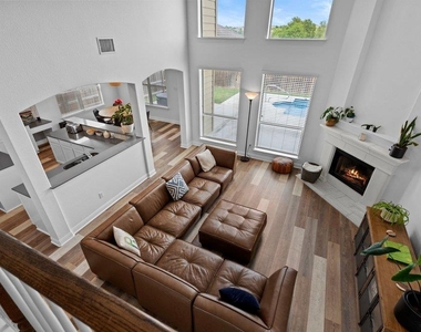 580 Clear Springs Holw - Photo Thumbnail 2