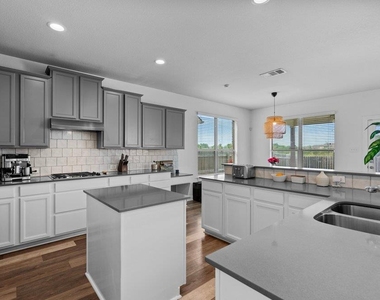 580 Clear Springs Holw - Photo Thumbnail 16