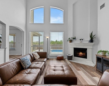 580 Clear Springs Holw - Photo Thumbnail 4