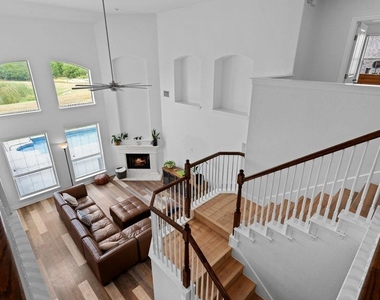580 Clear Springs Holw - Photo Thumbnail 5