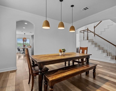 580 Clear Springs Holw - Photo Thumbnail 7