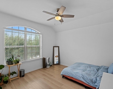 580 Clear Springs Holw - Photo Thumbnail 27