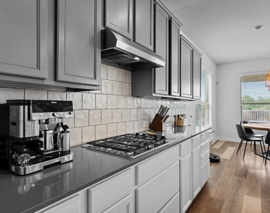 580 Clear Springs Holw - Photo Thumbnail 15