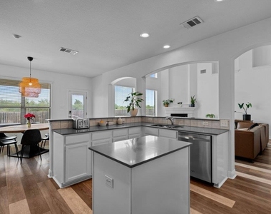 580 Clear Springs Holw - Photo Thumbnail 14