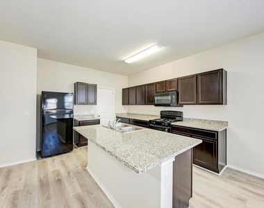 3602 Conyers Ln - Photo Thumbnail 10