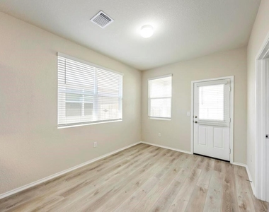 3602 Conyers Ln - Photo Thumbnail 15
