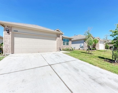 3602 Conyers Ln - Photo Thumbnail 2